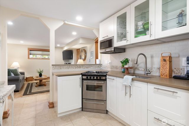 1355 Sealawn Boulevard, Freeland, WA 98249