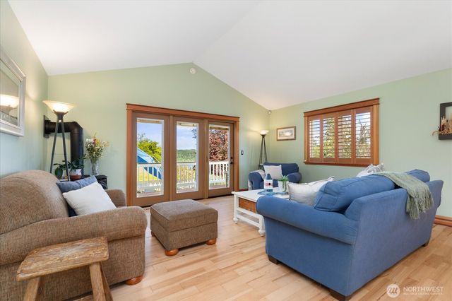 1355 Sealawn Boulevard, Freeland, WA 98249