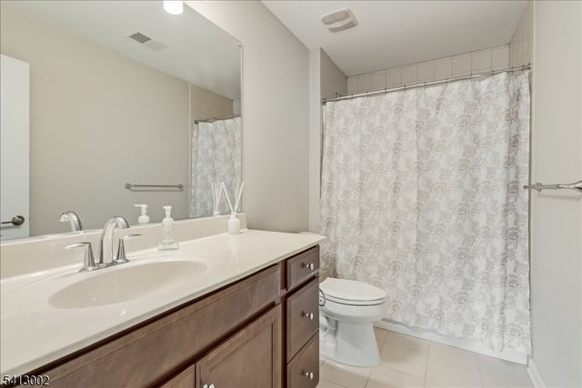 27 Bellflower Ct, Allamuchy Twp., NJ 07882