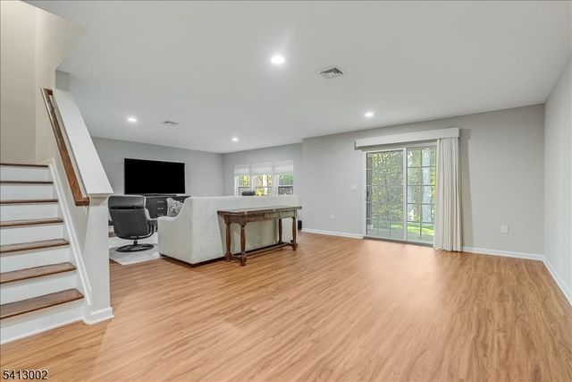 27 Bellflower Ct, Allamuchy Twp., NJ 07882