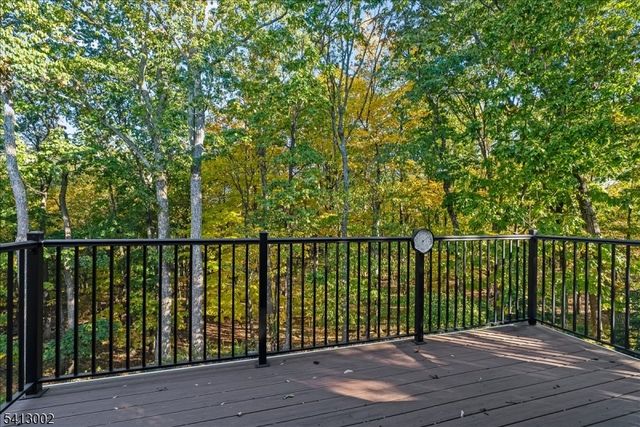 27 Bellflower Ct, Allamuchy Twp., NJ 07882