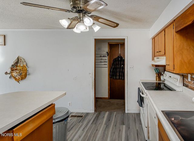 817 W Center Street, Fostoria, OH 44830