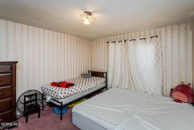 817 W Center Street, Fostoria, OH 44830