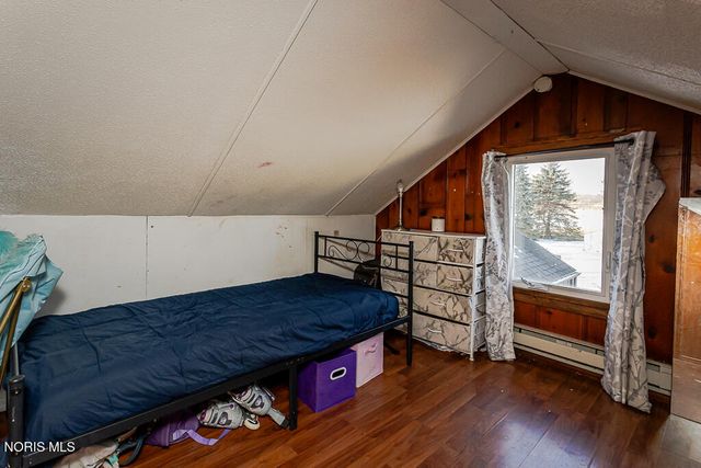 817 W Center Street, Fostoria, OH 44830