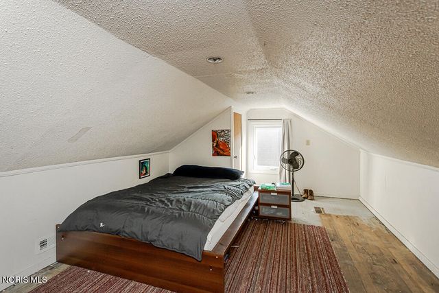 817 W Center Street, Fostoria, OH 44830