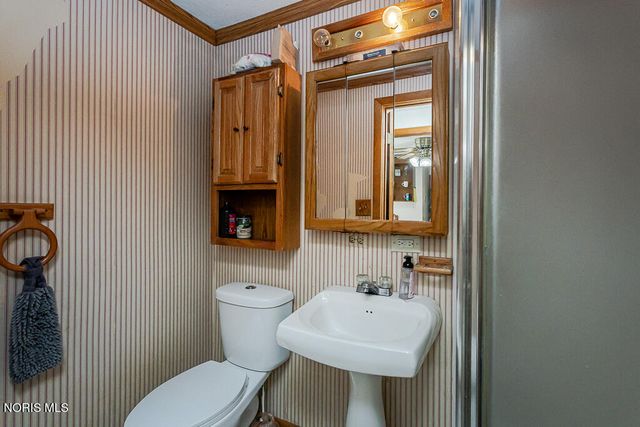 817 W Center Street, Fostoria, OH 44830