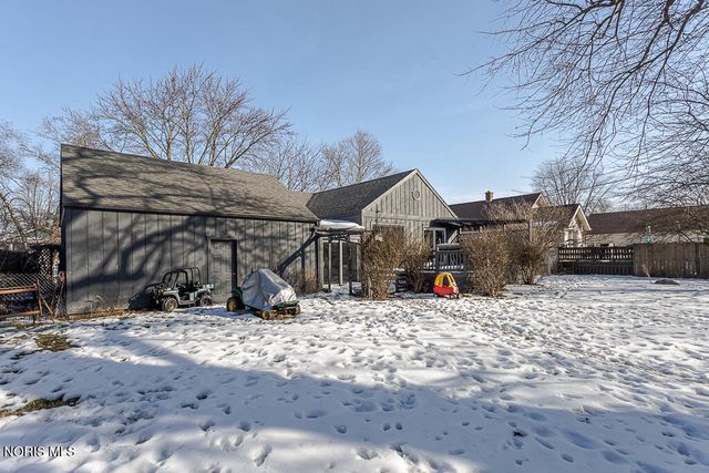 817 W Center Street, Fostoria, OH 44830