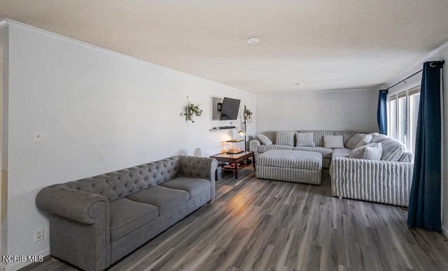 817 W Center Street, Fostoria, OH 44830