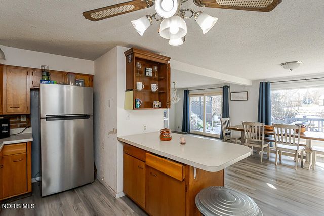 817 W Center Street, Fostoria, OH 44830