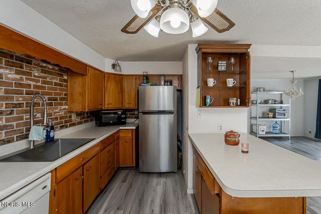 817 W Center Street, Fostoria, OH 44830