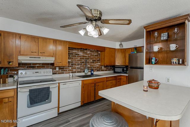 817 W Center Street, Fostoria, OH 44830