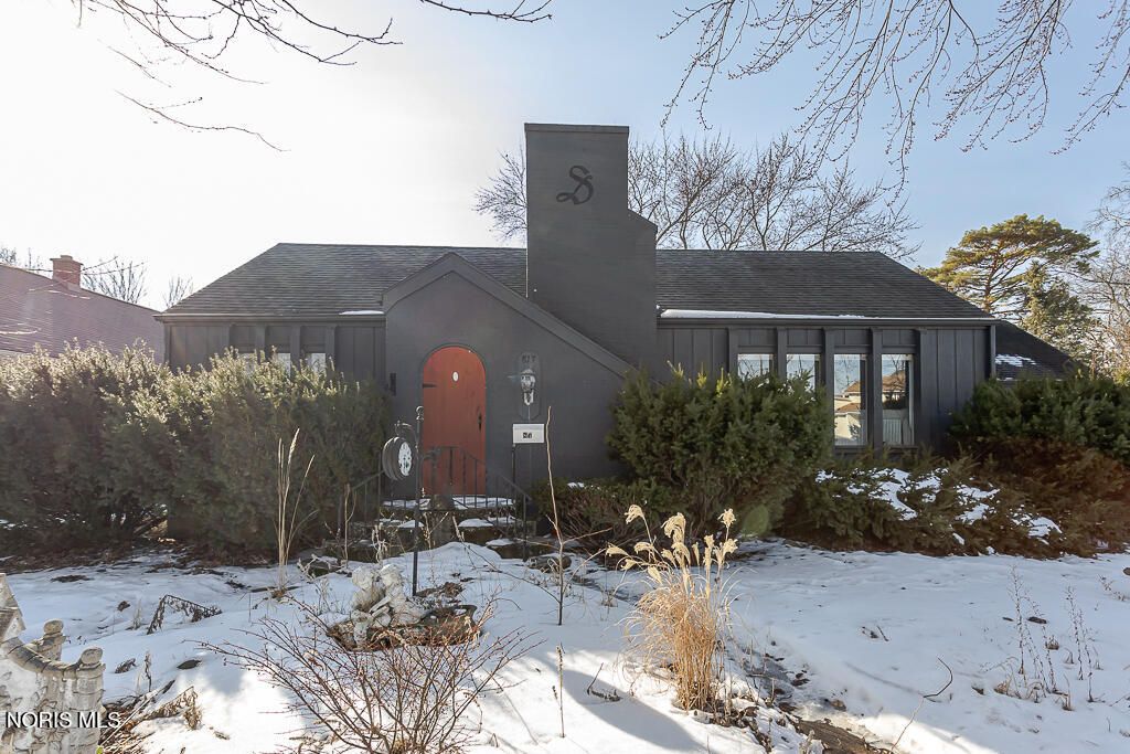 817 W Center Street, Fostoria, OH 44830