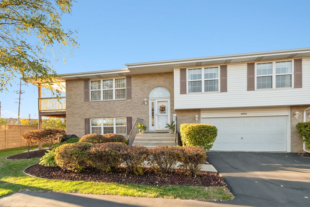 10934 S Lorel Avenue 10934, Oak Lawn, IL 60453