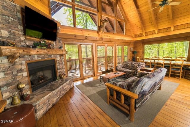1009 Ravens Ford Way, Sevierville, TN 37876