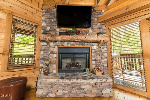 1009 Ravens Ford Way, Sevierville, TN 37876