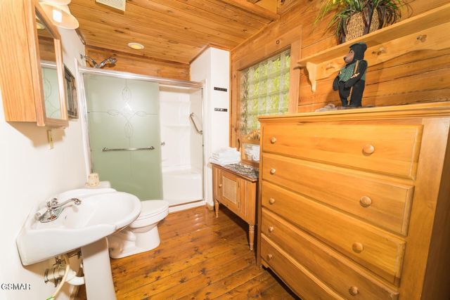 1009 Ravens Ford Way, Sevierville, TN 37876