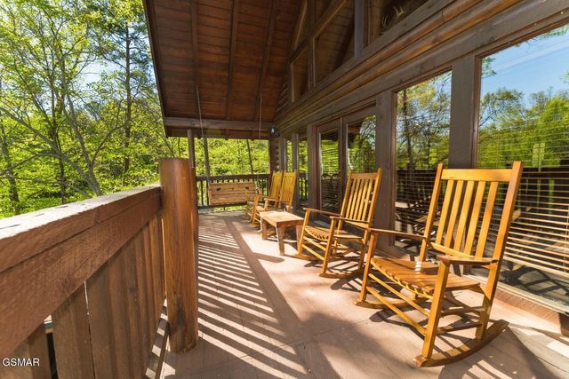 1009 Ravens Ford Way, Sevierville, TN 37876