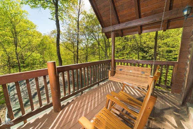 1009 Ravens Ford Way, Sevierville, TN 37876