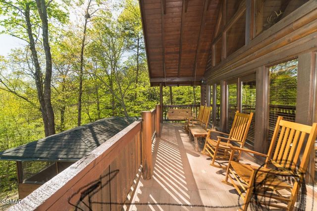 1009 Ravens Ford Way, Sevierville, TN 37876