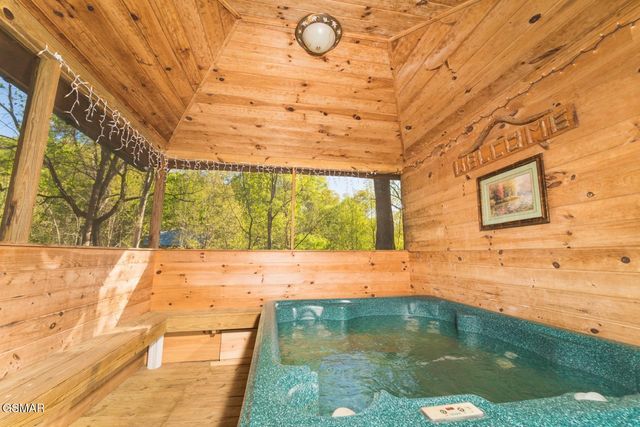 1009 Ravens Ford Way, Sevierville, TN 37876