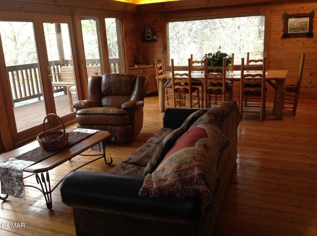 1009 Ravens Ford Way, Sevierville, TN 37876