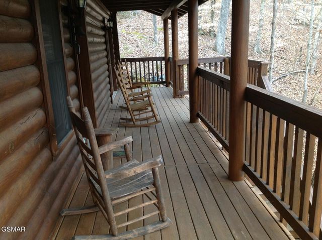 1009 Ravens Ford Way, Sevierville, TN 37876