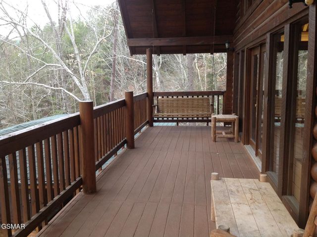 1009 Ravens Ford Way, Sevierville, TN 37876