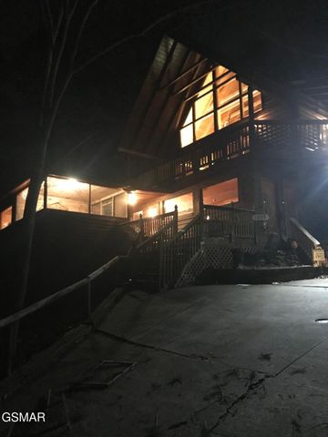 1009 Ravens Ford Way, Sevierville, TN 37876