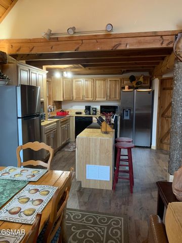 1009 Ravens Ford Way, Sevierville, TN 37876