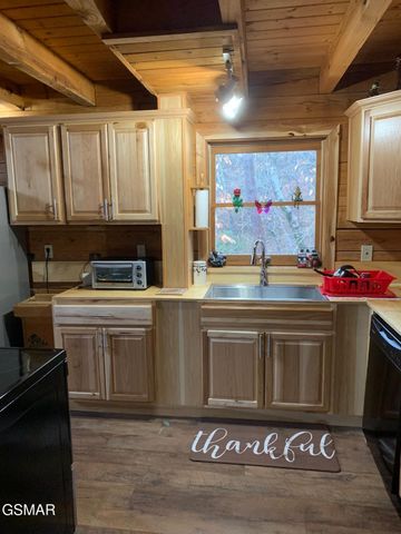 1009 Ravens Ford Way, Sevierville, TN 37876
