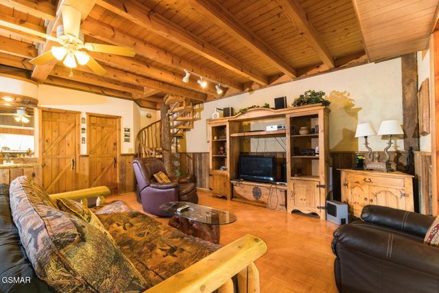 1009 Ravens Ford Way, Sevierville, TN 37876