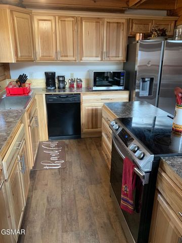 1009 Ravens Ford Way, Sevierville, TN 37876