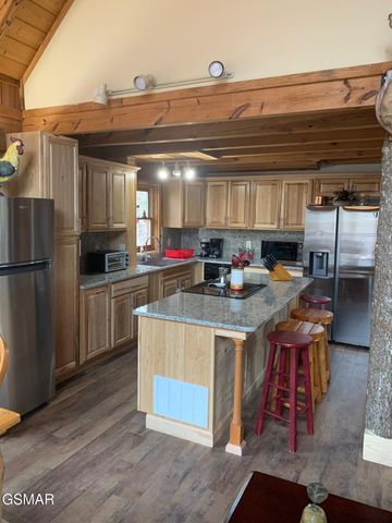 1009 Ravens Ford Way, Sevierville, TN 37876