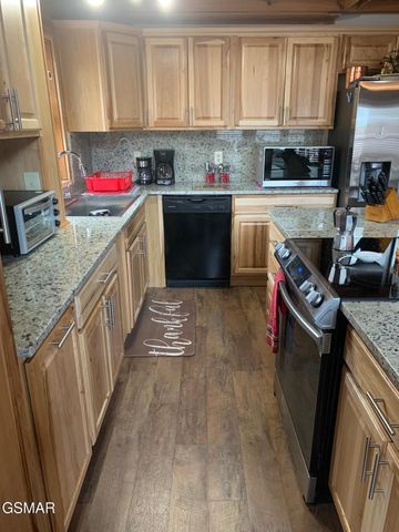 1009 Ravens Ford Way, Sevierville, TN 37876