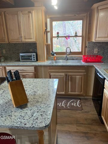 1009 Ravens Ford Way, Sevierville, TN 37876