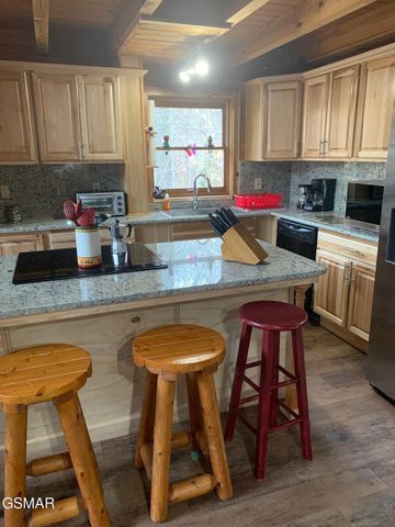 1009 Ravens Ford Way, Sevierville, TN 37876