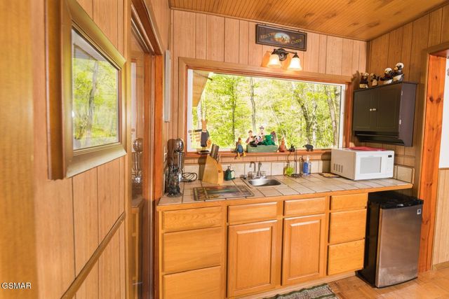 1009 Ravens Ford Way, Sevierville, TN 37876
