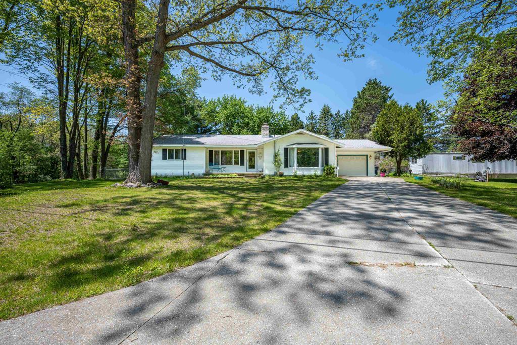 2881 Dean Street, Harrison, MI 48625