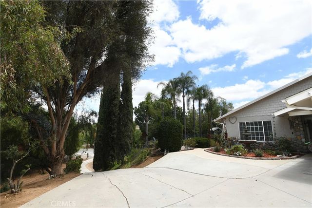 17371 Mockingbird Canyon, Riverside, CA 92504