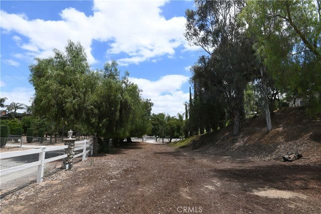 17371 Mockingbird Canyon, Riverside, CA 92504