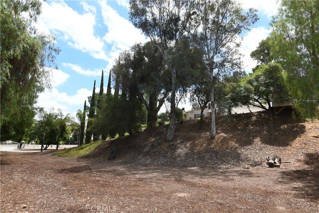 17371 Mockingbird Canyon, Riverside, CA 92504