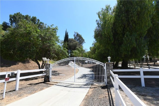 17371 Mockingbird Canyon, Riverside, CA 92504