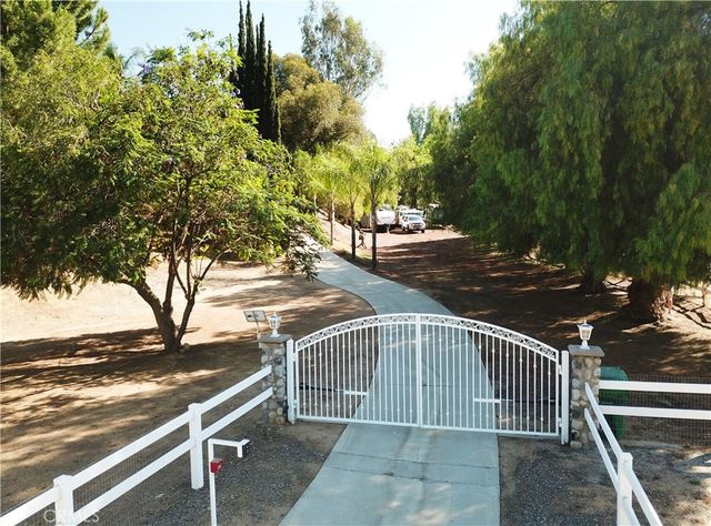 17371 Mockingbird Canyon, Riverside, CA 92504