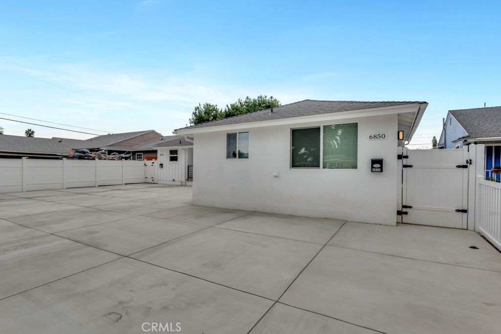 Image 2 of property listing at 6852 Claire Avenue, Reseda, CA 91335