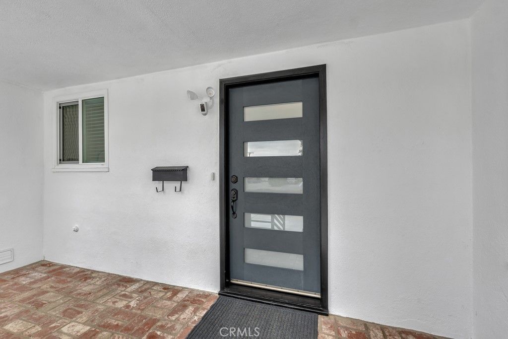 Image 3 of property listing at 6852 Claire Avenue, Reseda, CA 91335