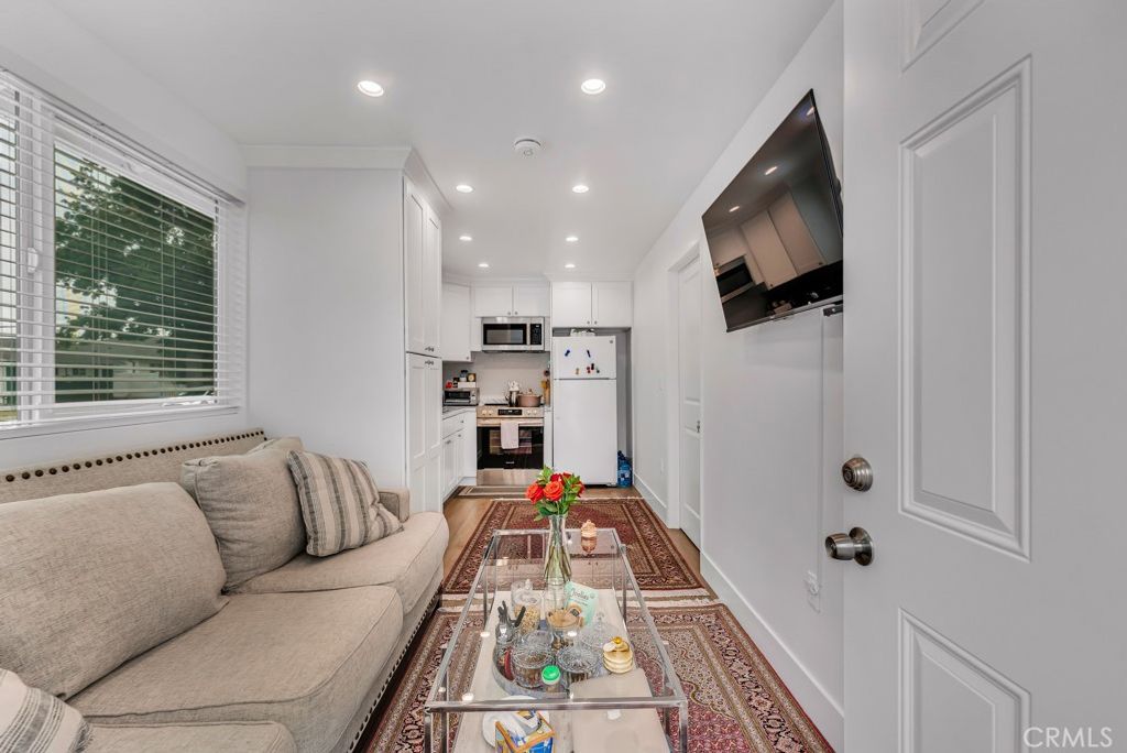 Image 36 of property listing at 6852 Claire Avenue, Reseda, CA 91335