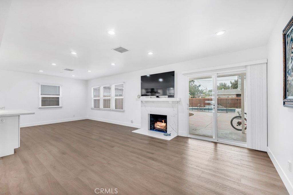 Image 5 of property listing at 6852 Claire Avenue, Reseda, CA 91335