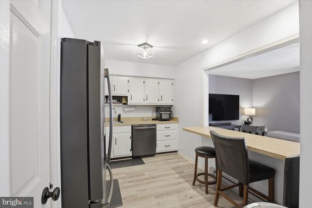 200 HUGHES AVE, Sellersville, PA 18960