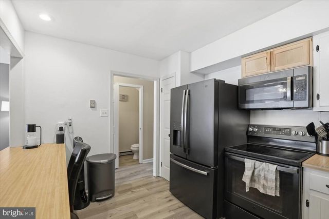 200 HUGHES AVE, Sellersville, PA 18960