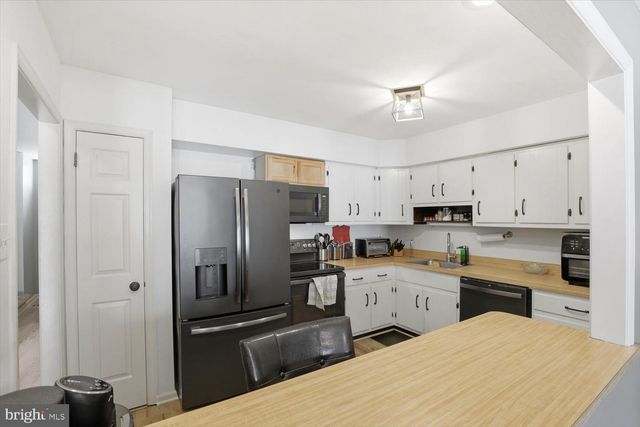 200 HUGHES AVE, Sellersville, PA 18960